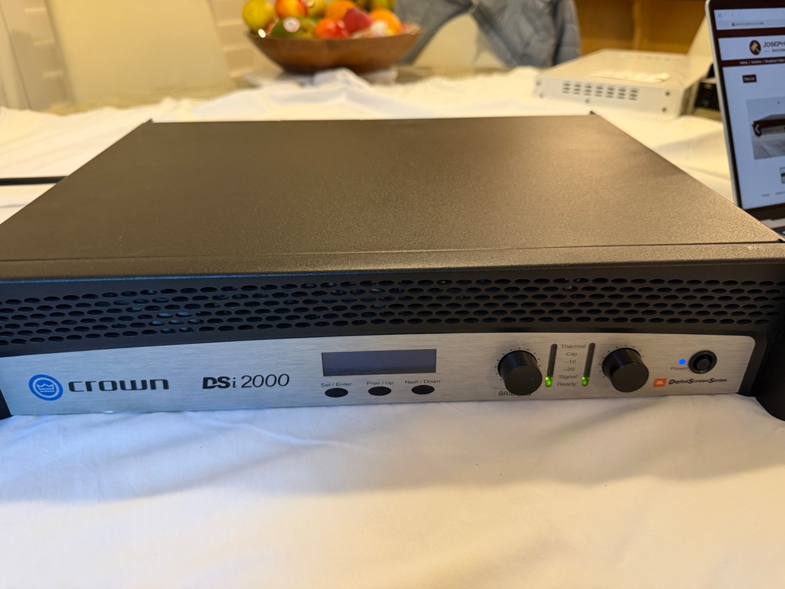 Crown DSI 2000 2-Channel 800W 4Ohm Power Amplifier Digital Screen Series