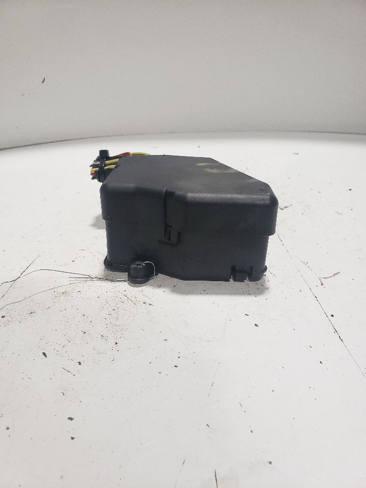 Used Fuse Box Engine fits: 2003 Volkswagen Passat engine compartment Grade A