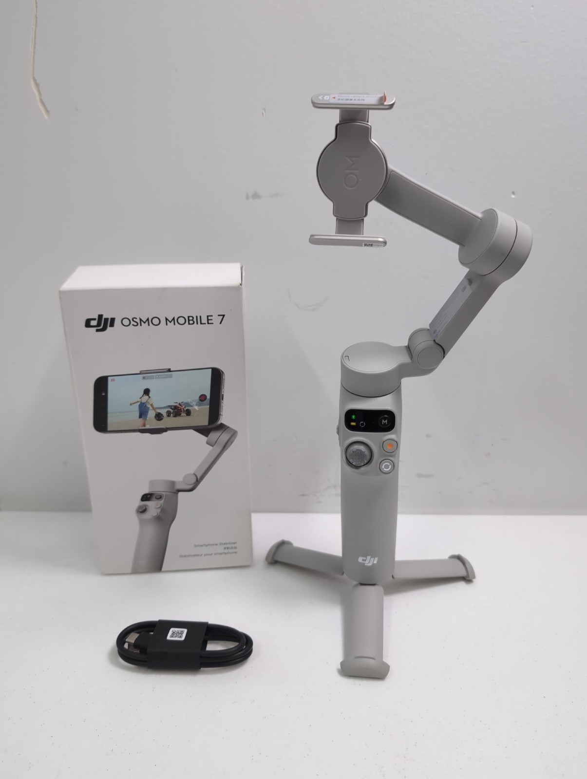 DJI - Osmo Mobile 7 Smartphone 3-Axis Gimbal Stabilizer - Gray