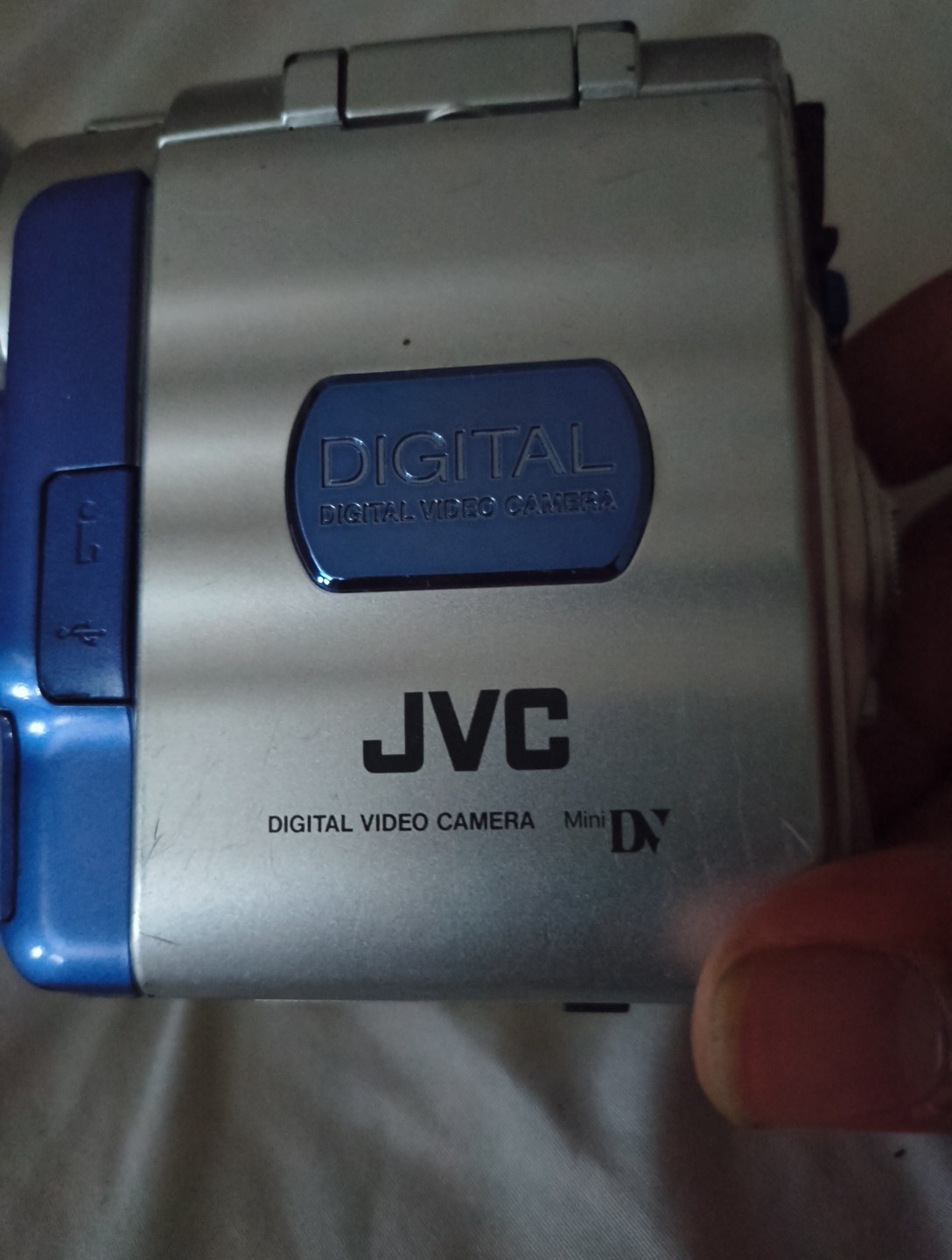 JVC Digital Video Camera GL -AT30