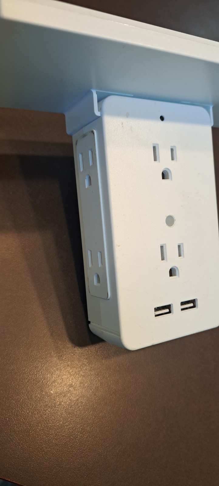 Sharper Image Socket Shelf 8 Port Surge Protector 6 Wall Outlet 2 USBs