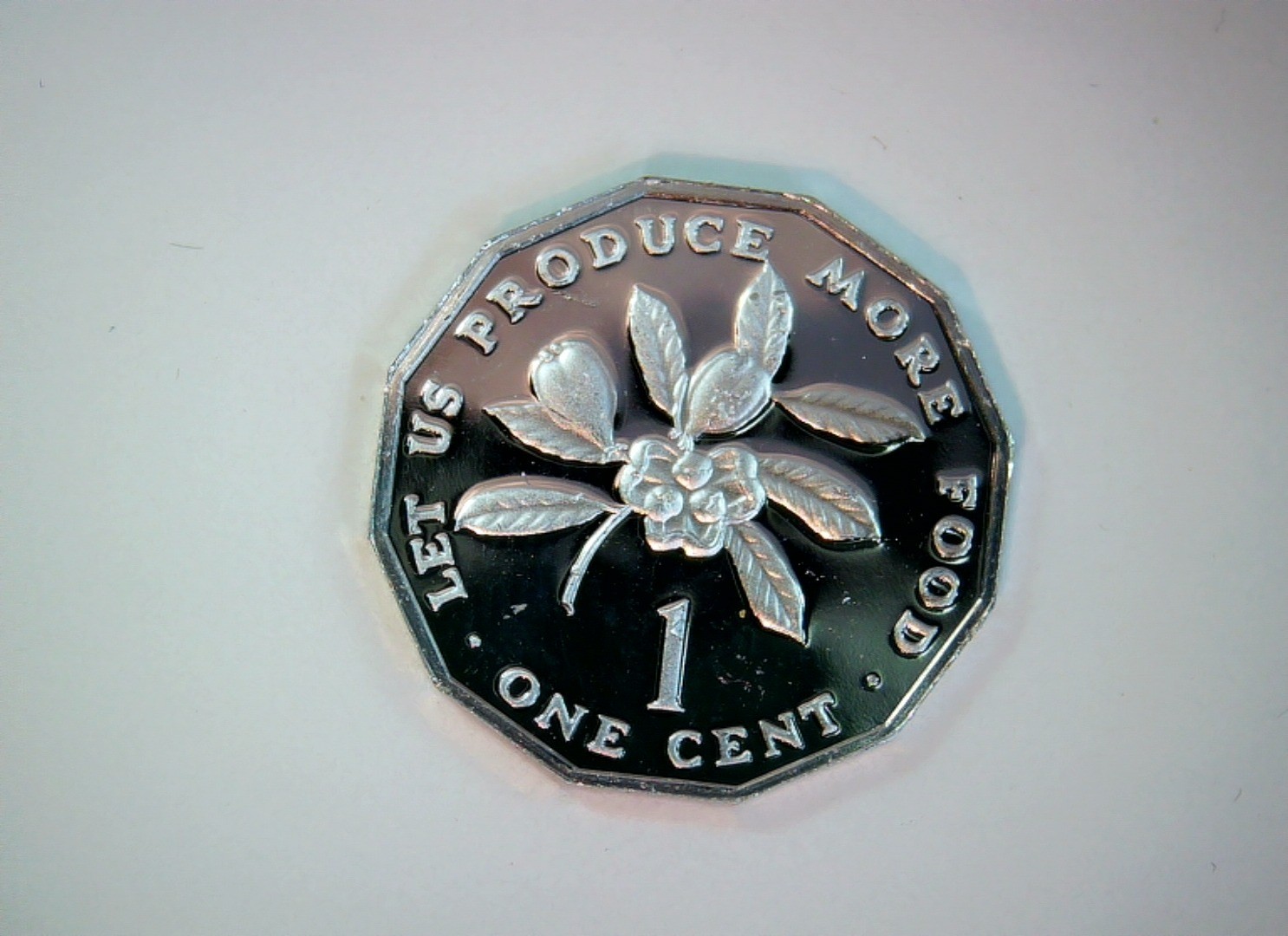 Jamaica 1976 1c Jamaica Decimal Coinage (Lignum Vitae / Coat of Arms) 1 Cent Coi