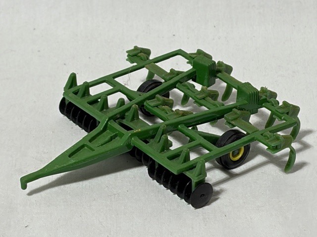 Ertl John Deere Chisel Mulch Tiller Disc, Green, 1/64