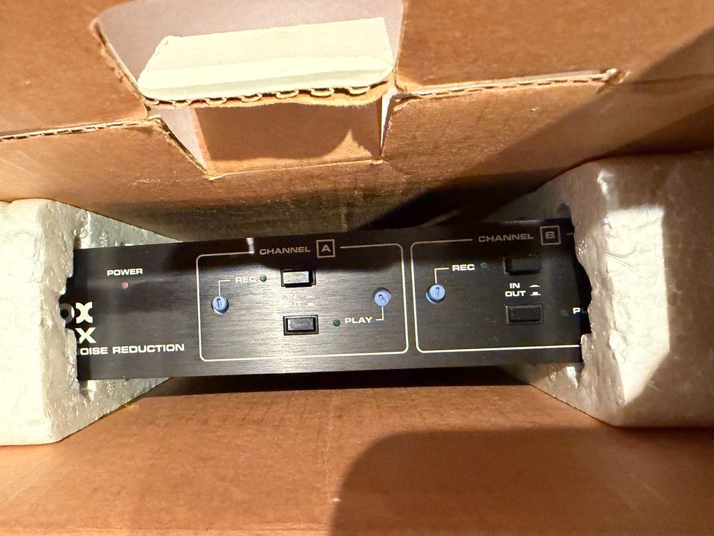DBX 150X Type I Two Channel Noise Reduction Unit Powers On w/Manual