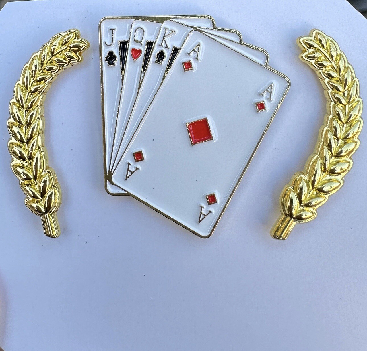 Cartas Hat Pin