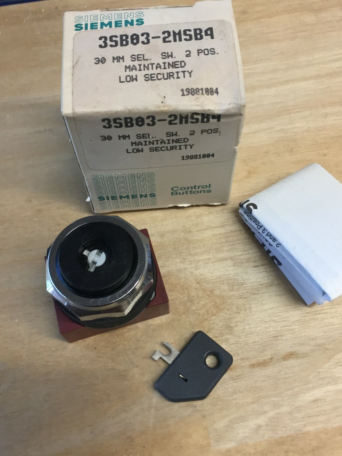 NOS Siemens 3SB03-2MSB4 2 Pos Maintained Low Security Selector Switch Operator