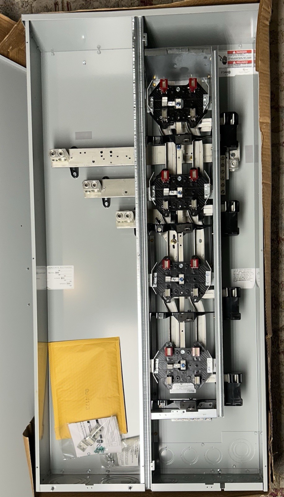 GE/General Electric TMMR4412RF RINGLESS 400 Amp 1Ph-3W 4 SOCKET 240V Panelboard