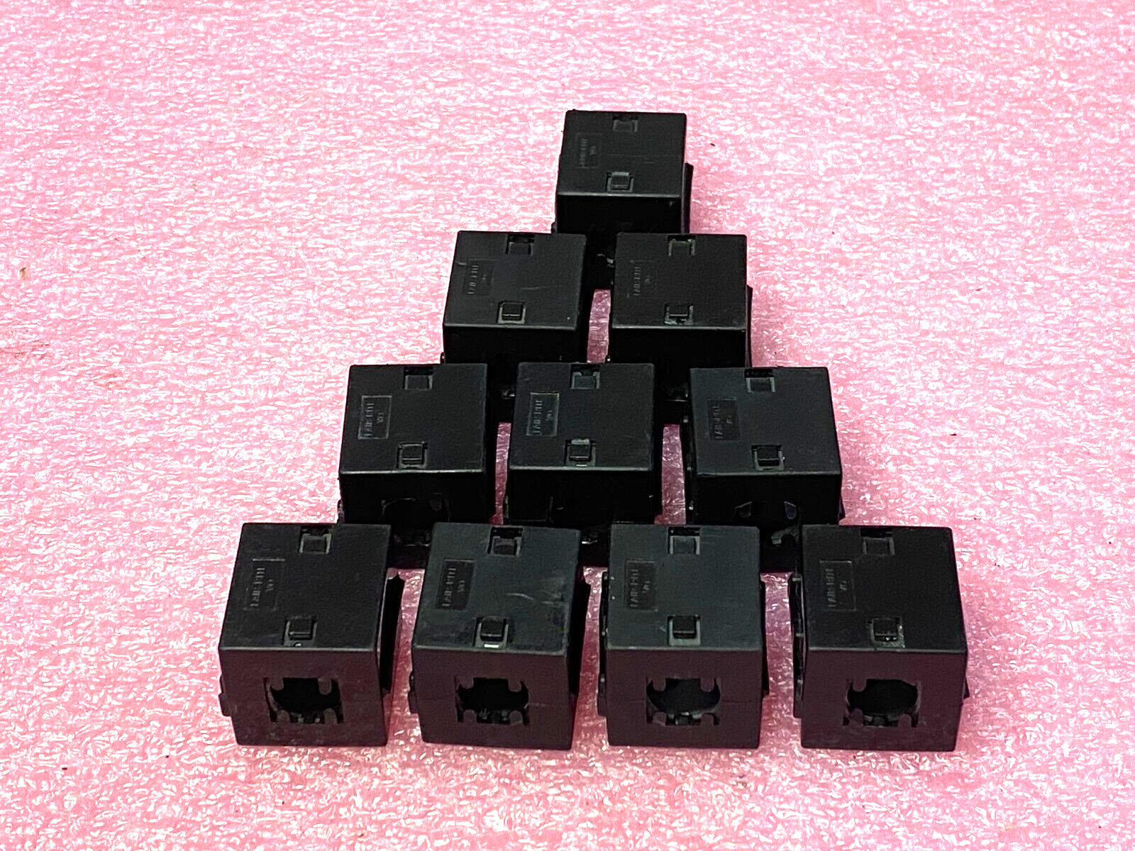 LOT OF 10 FAIR-RITE VO SQUARE CLAMP FILTERS