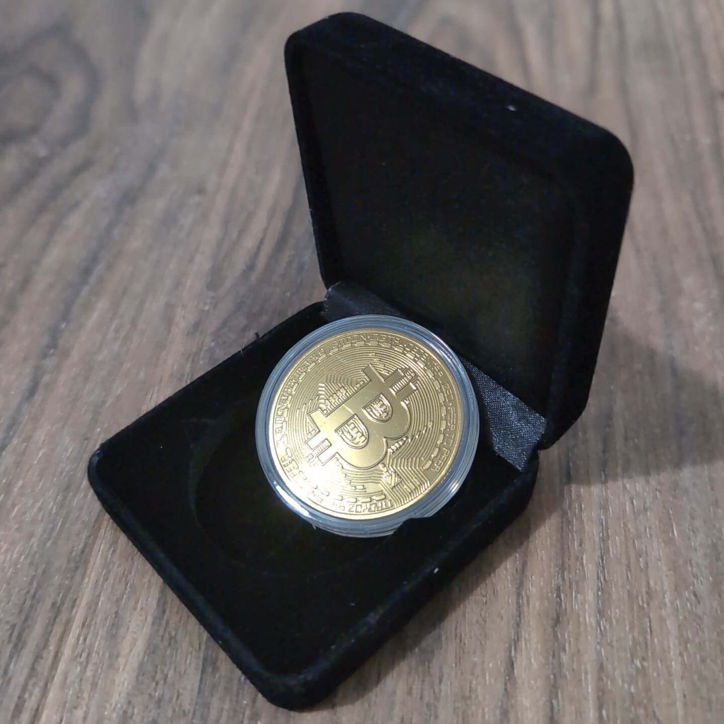 Gold Plated Bitcoin Cryptocurrency Novelty Coin Commemorative Display Box
