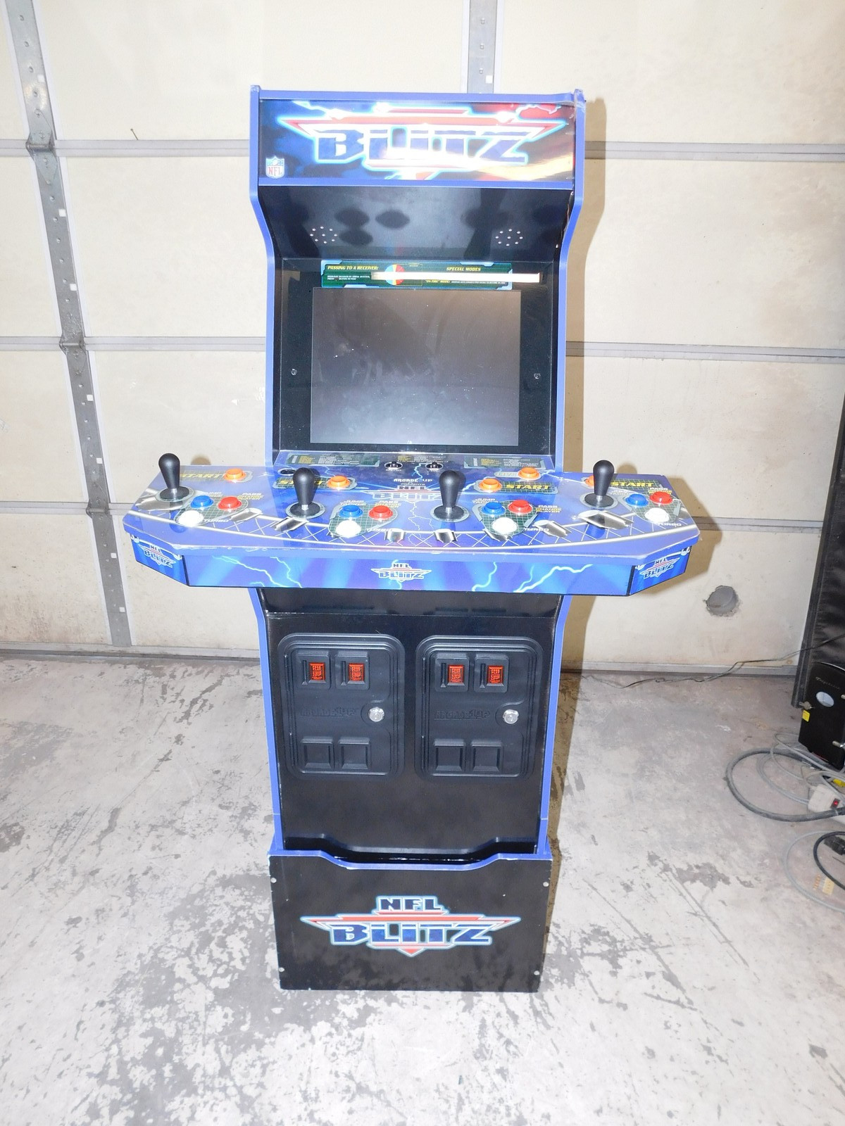 NFL Blitz Arcade Game Model NFL-A-207410 4 Player Video Game (#4823)