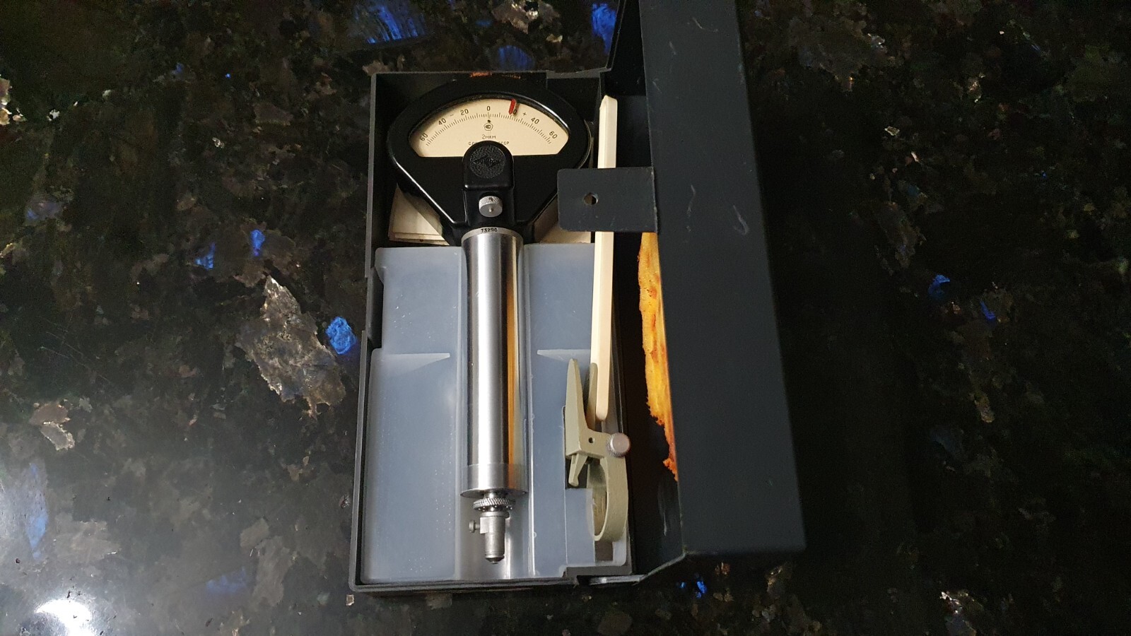 Mikrokator (+-0.060 mm) - metric 0.002mm per division. USSR NEW!