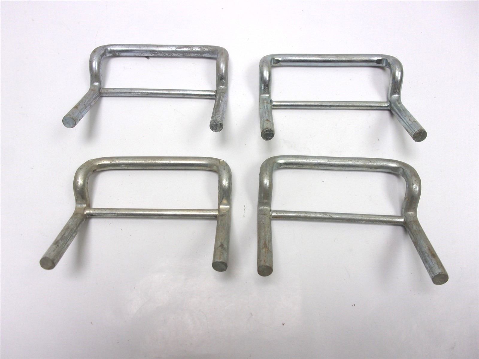 H591 SPEEDRACK PALLET OLD STYLE RACK CLIPS 4" (LOT OF 16)