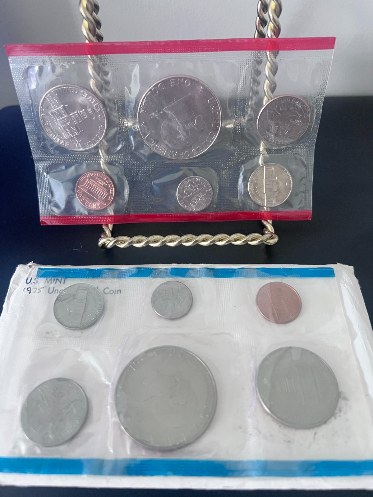 1975 MINT SET ISSUED BY U.S. MINT