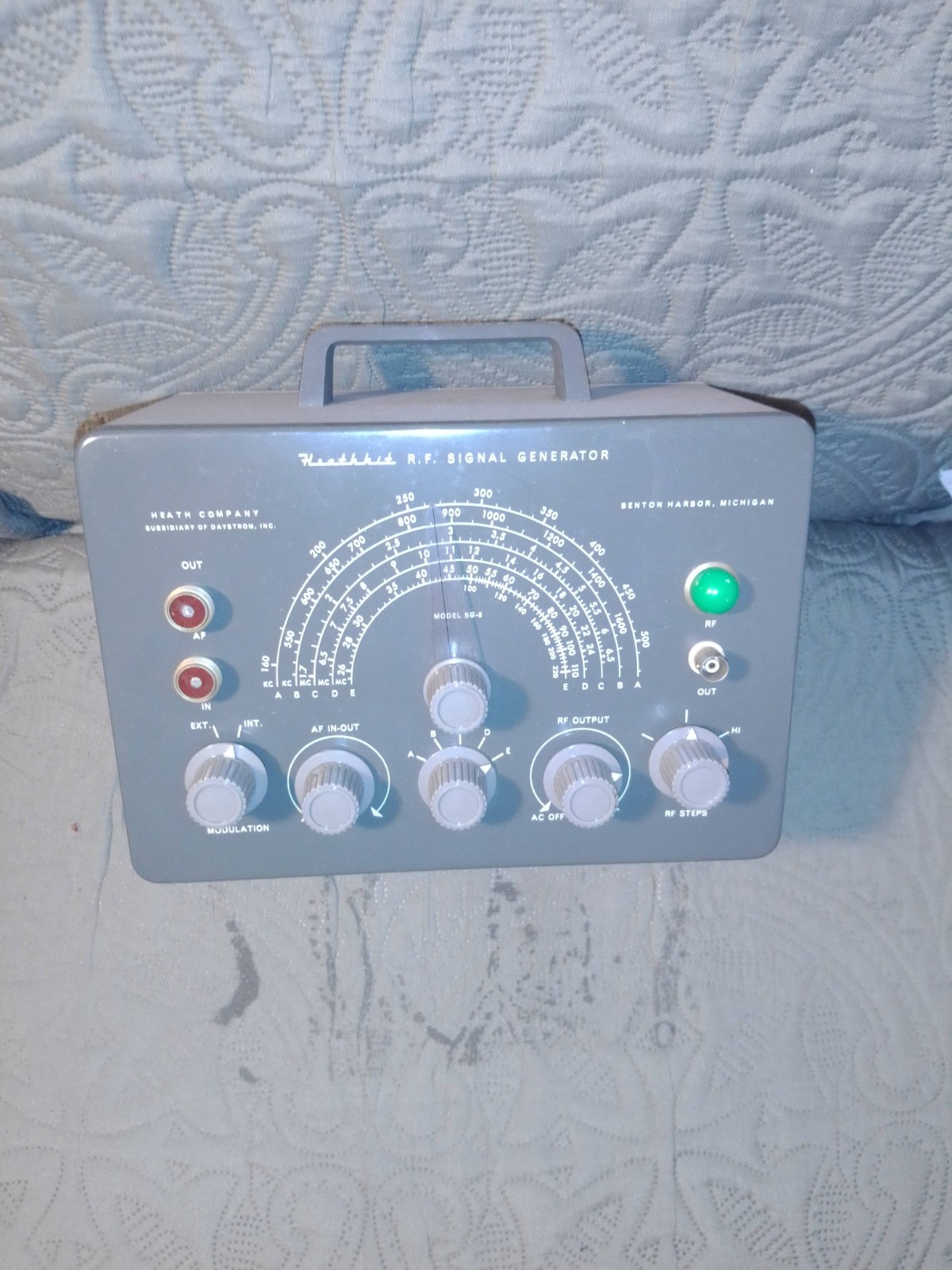 HEATHKIT MODEL SG-8 RF SIGNAL GENERATOR - WORKING