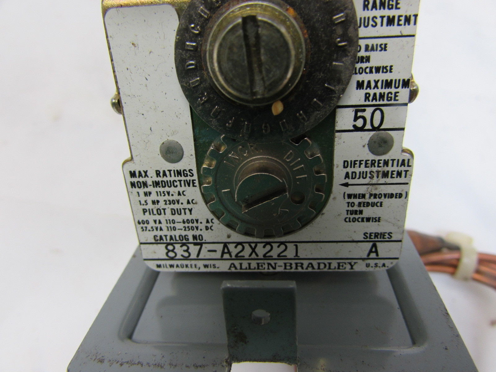 ALLEN BRADLEY 837-A2X221 TEMPERATURE CONTROLLER RANGE -60-50° ***XLNT***