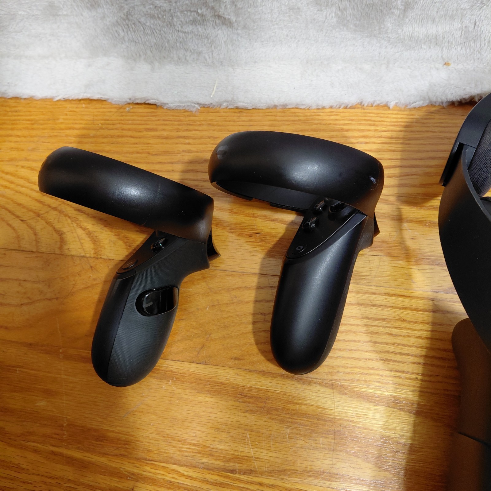 Meta Oculus Rift S VR Set w/ Controllers In Box Original Oculus