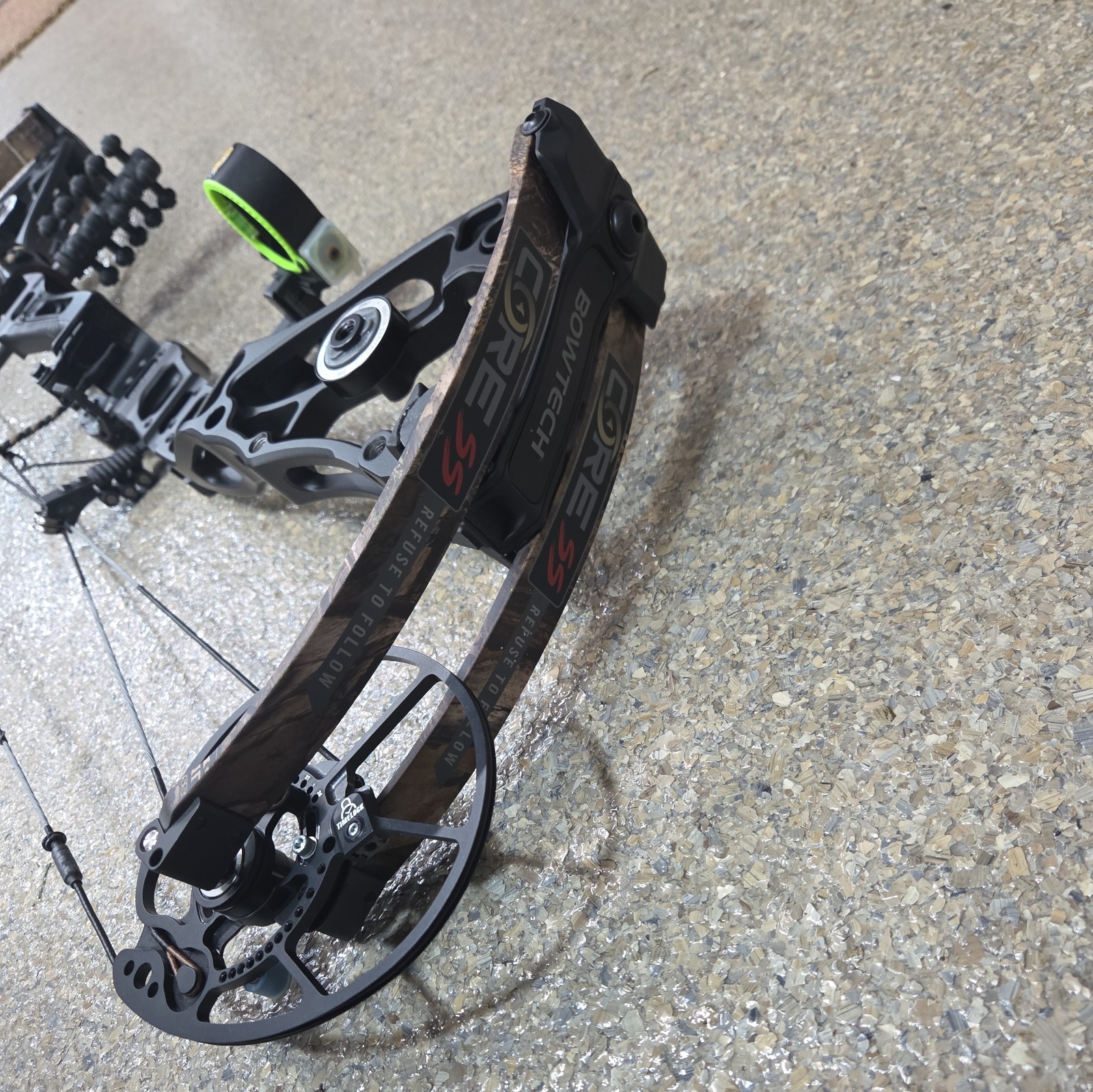 Bowtech CORE SS 40-50# RH Loaded!