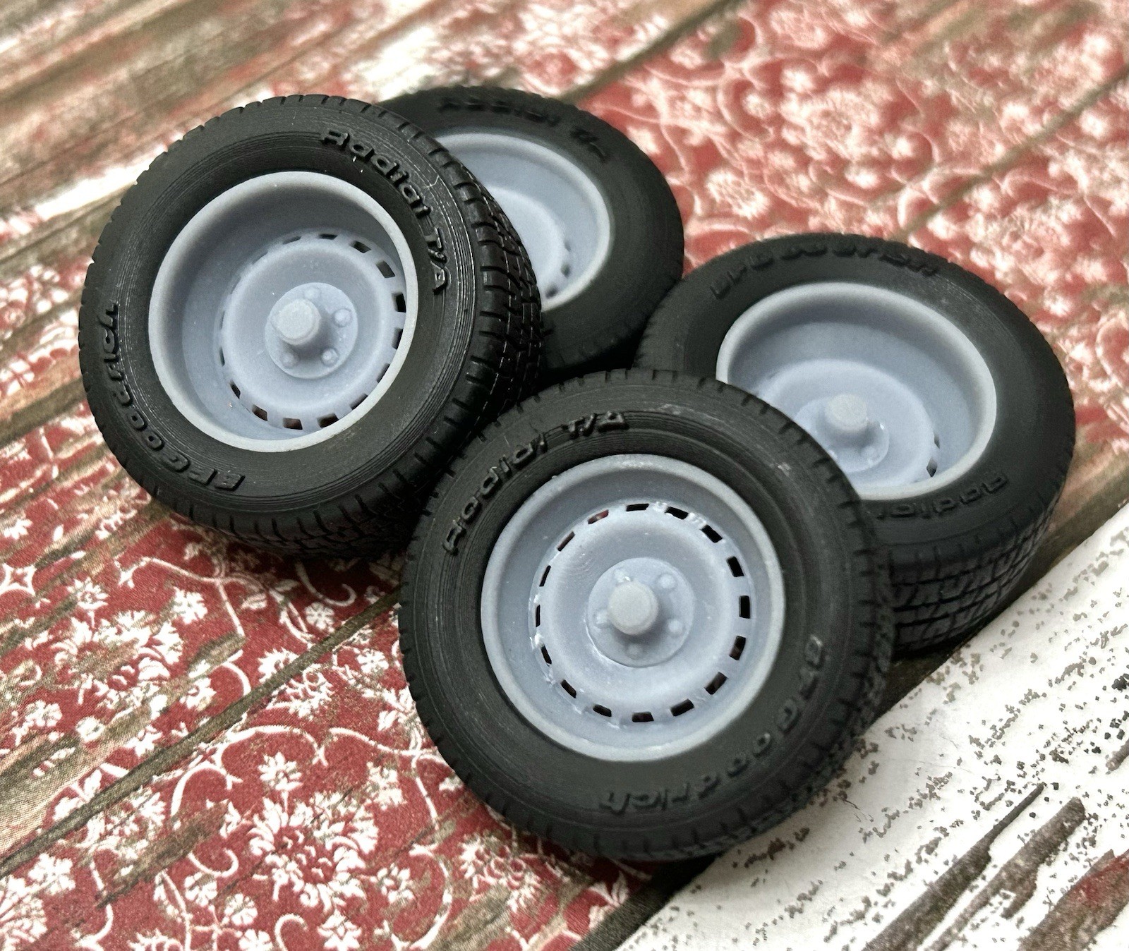 1/24 Scale: 15-inch “Multi-Slot Steel” Resin Wheels W/ Wide Rear Tires