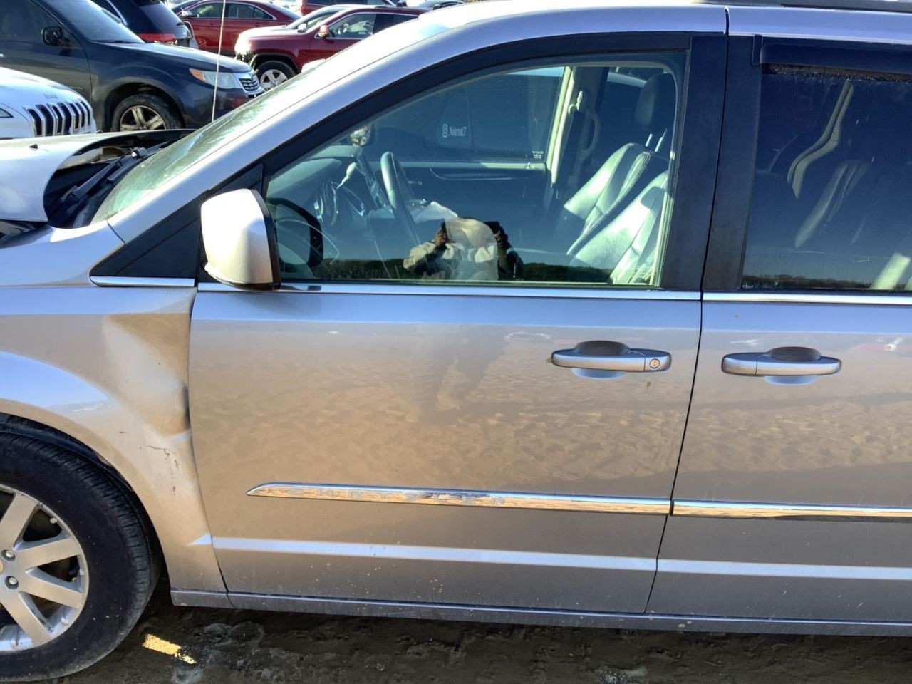 TOWN COUN 2014 Glove Box 4894963
