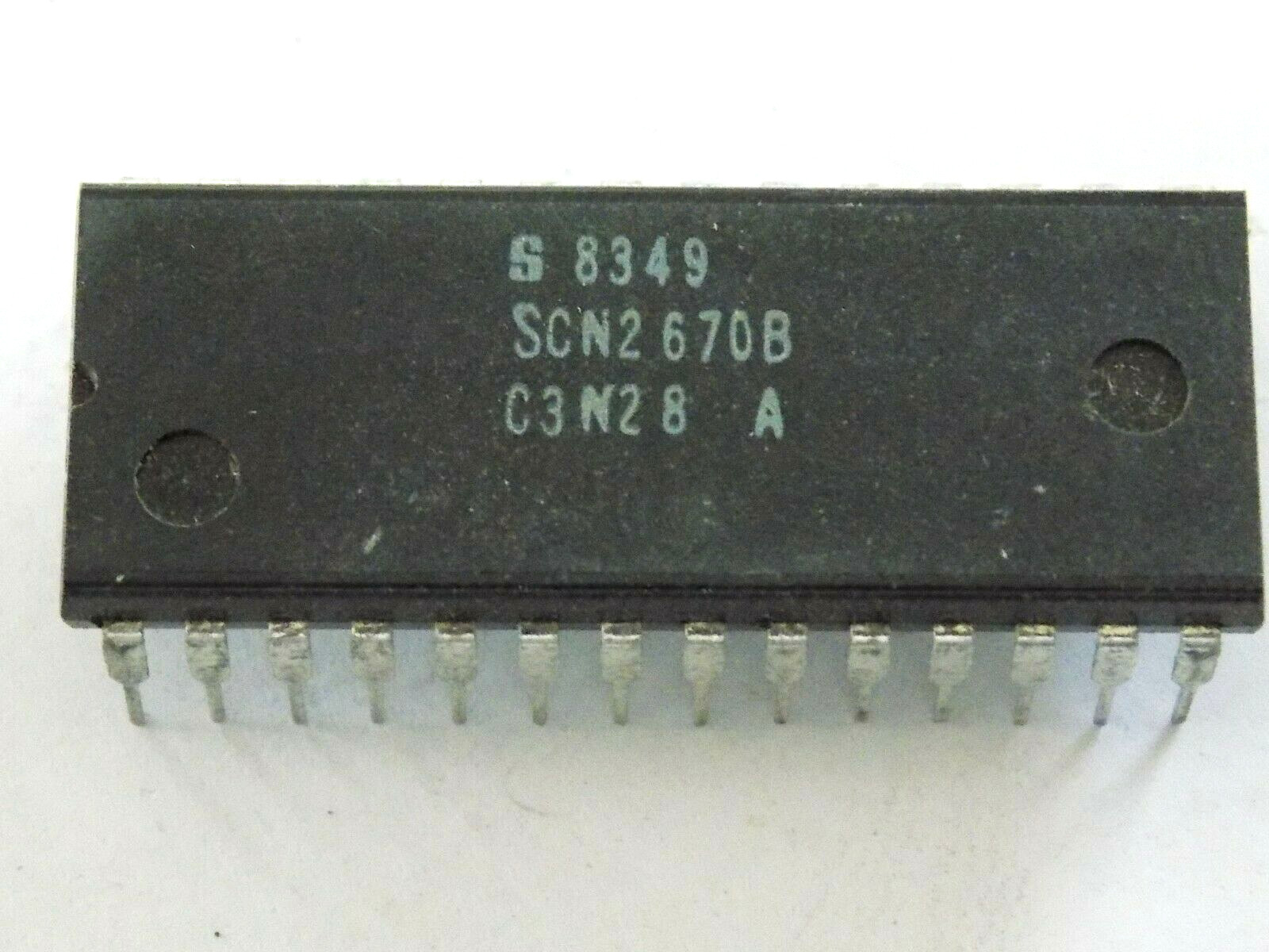SIGNETICS SCN2670B / SCN 2670A VIDEO OUTPUT GRAPHICS CONTROLLER 28PIN DIP NOS