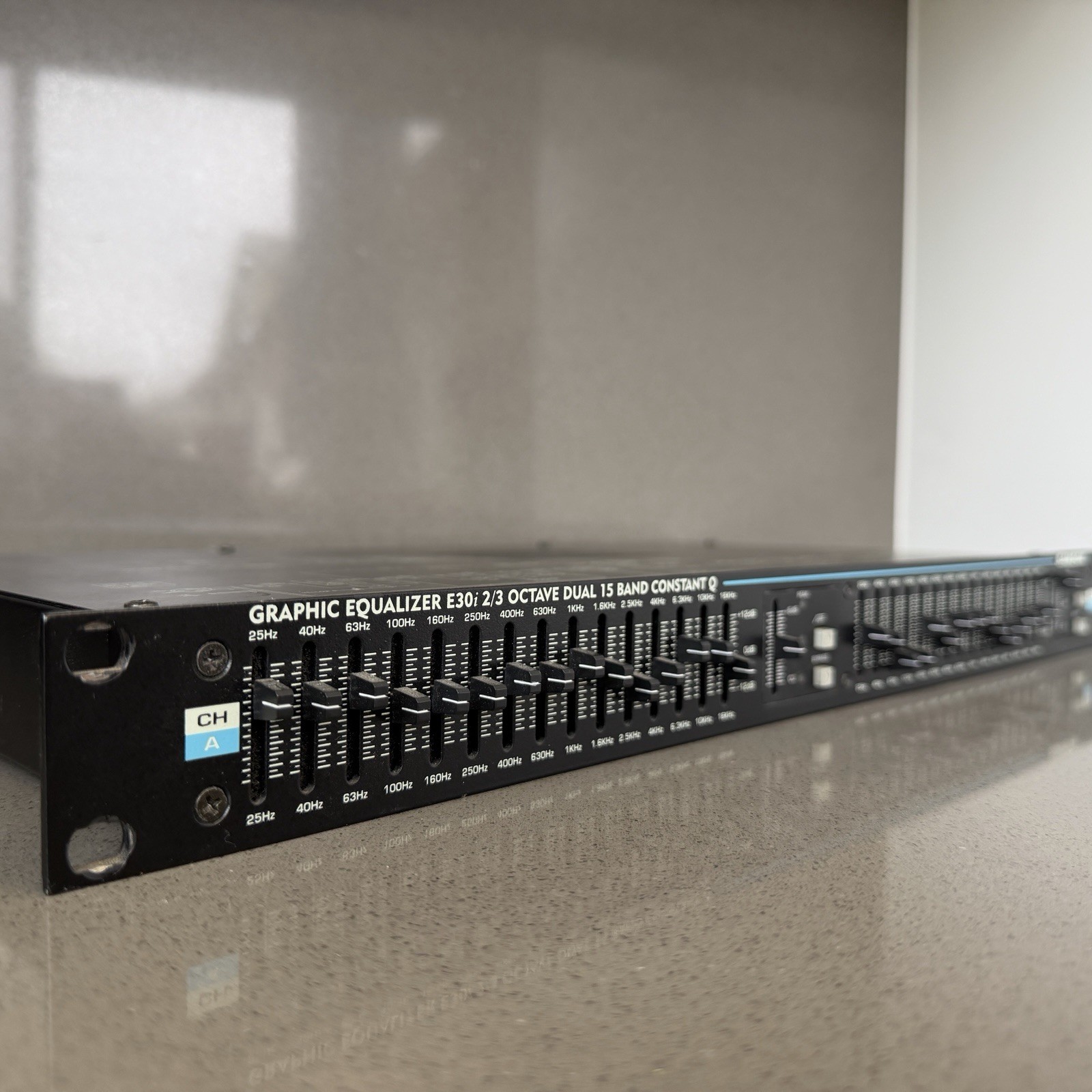 Samson E30i Dual 15 Band Graphic Equalizer Constant Q Rack Mount EQ XLR 1/4”