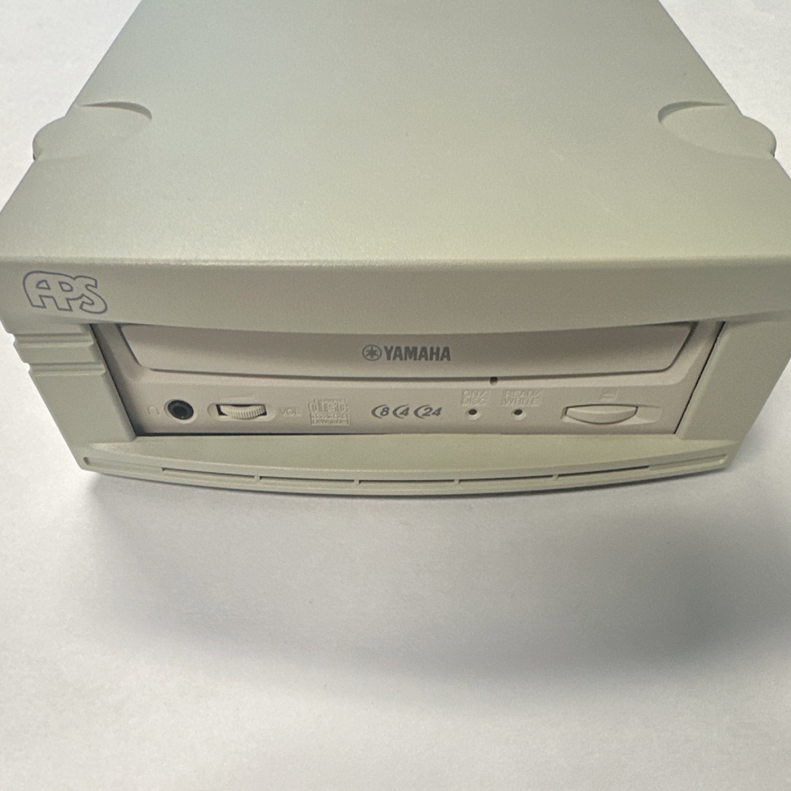 Yamaha CRW8424Z APS External SCSI CD-RW Drive Beige 8x4x24 2MB Mac