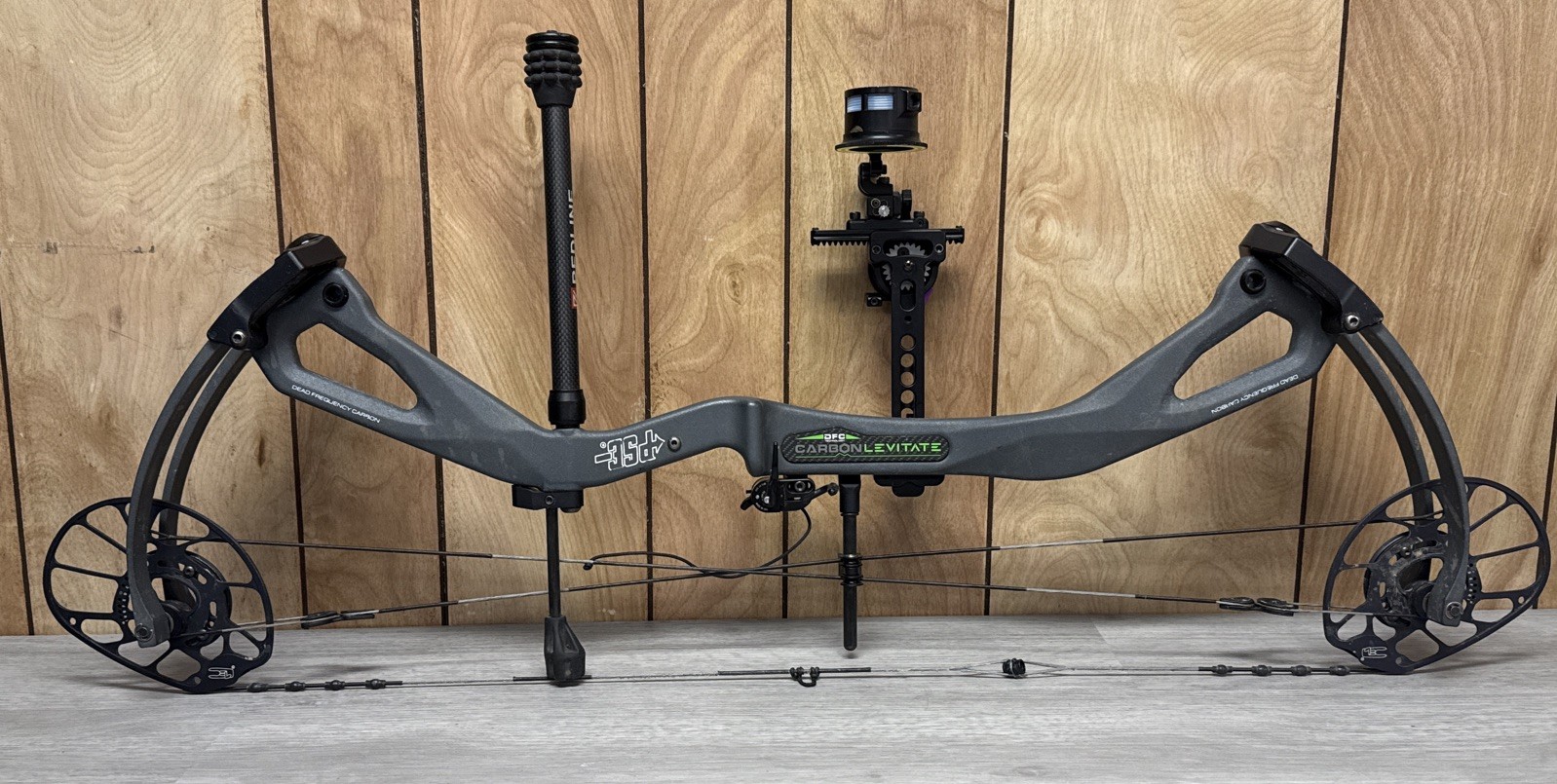 PSE - Carbon Levitate Bow - Used *GREAT* + Fast Eddie Spot Hogg Bow Sight