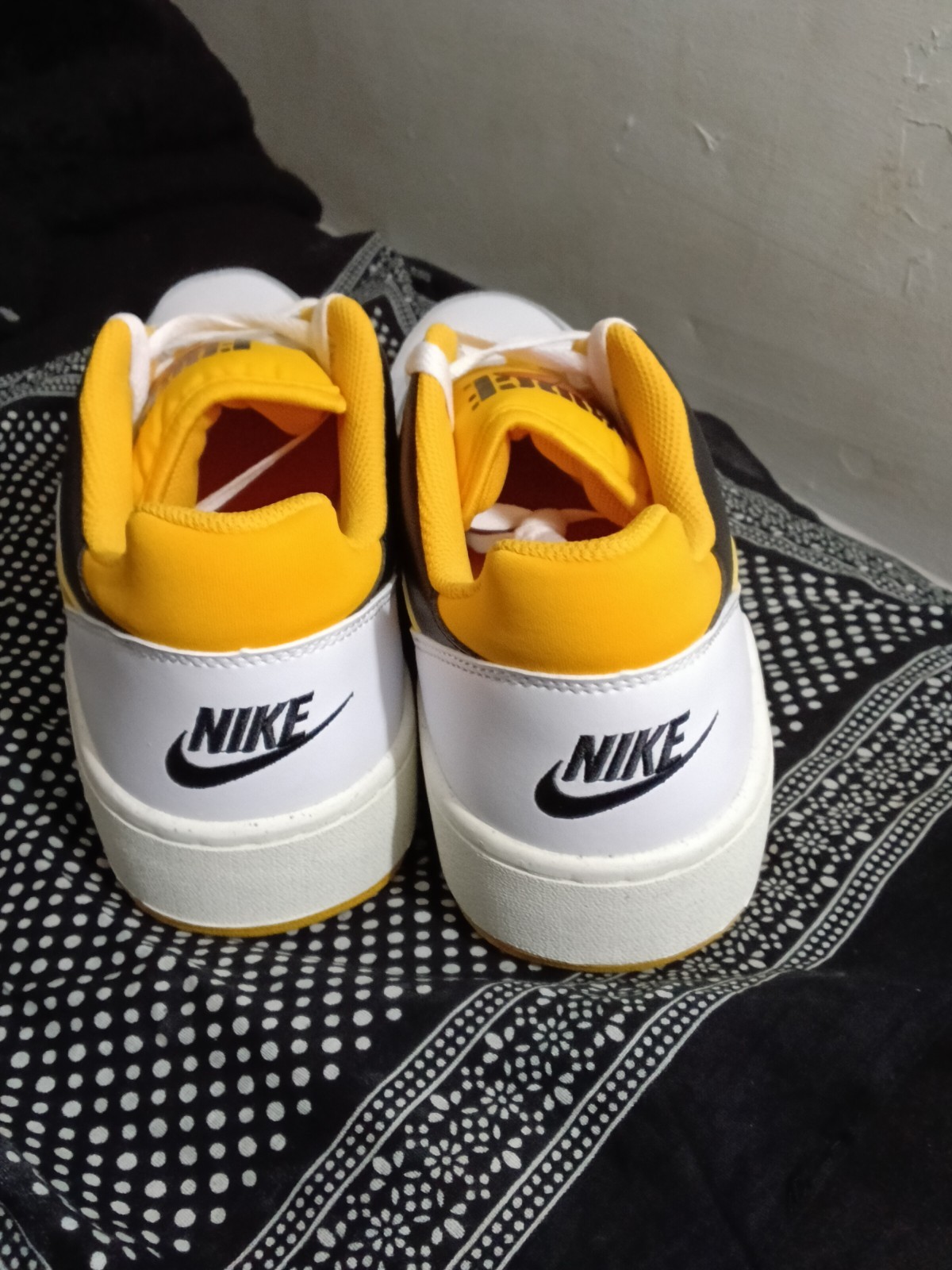Nike Full Force Low White University Gold Size 12
