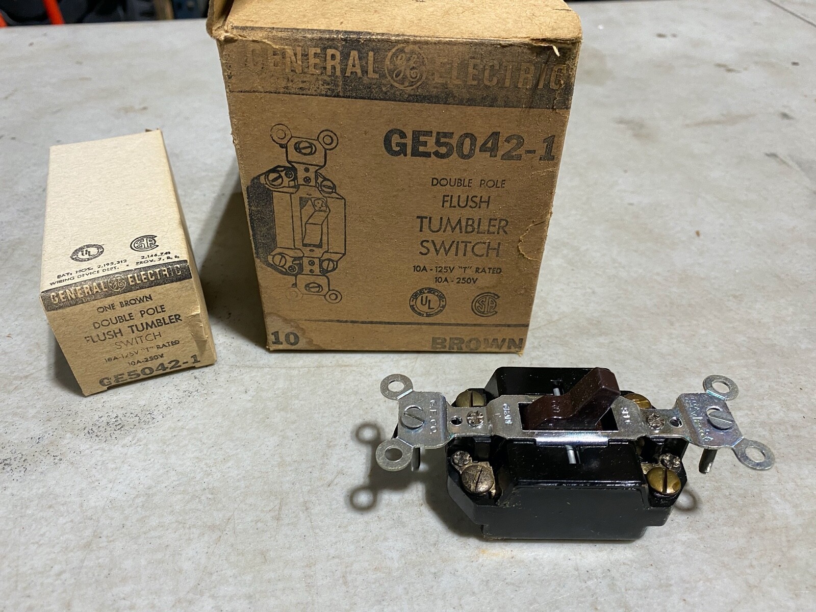 5x GE GE5042-1 Flush Tumbler Switches 10A-125V "T" Rated 10A-250V, 2-Pole NOS