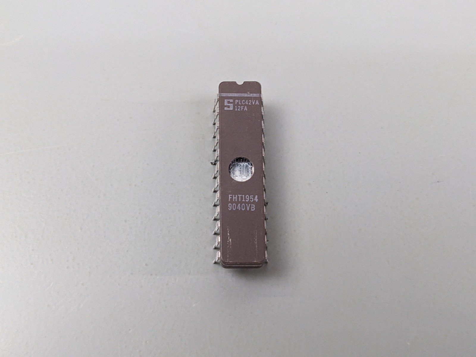 Signetics PLC42VA-12FA Erasable Programmable EPLD (42 x 105 x 12)