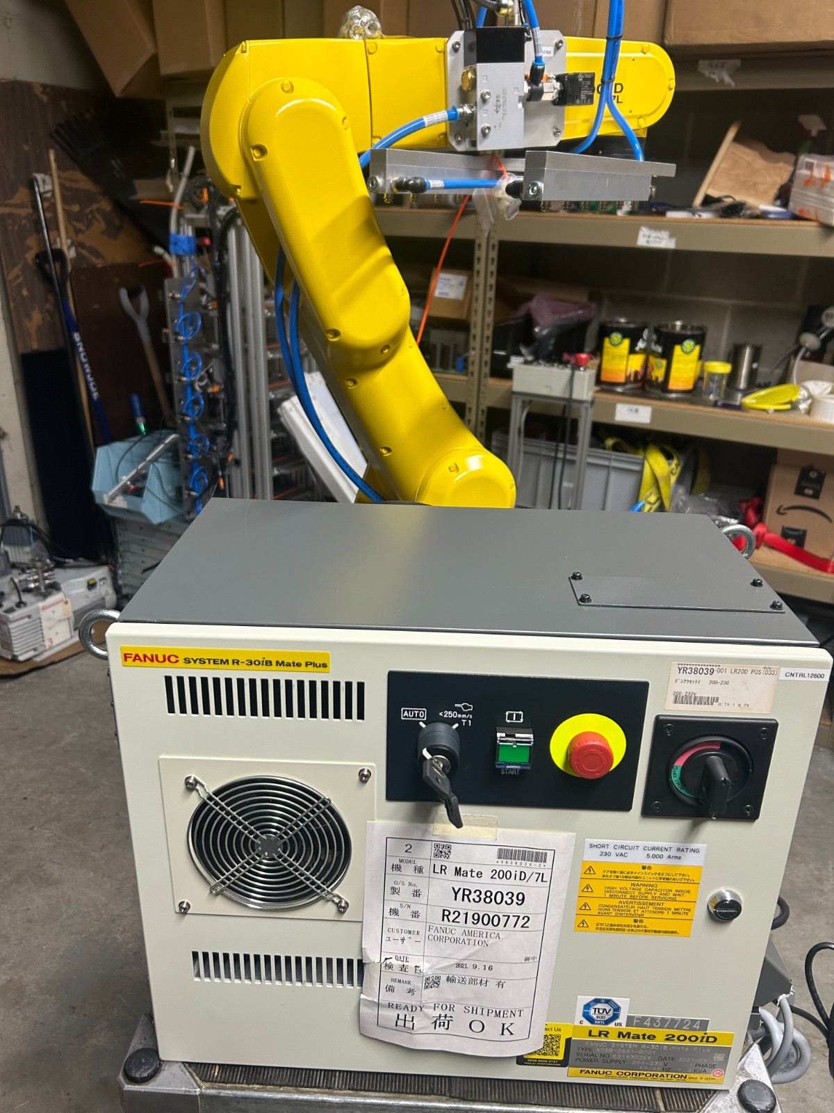Fanuc Robot LR Mate 200iD/7L w/ R-30iB Controller & iPendant F437724