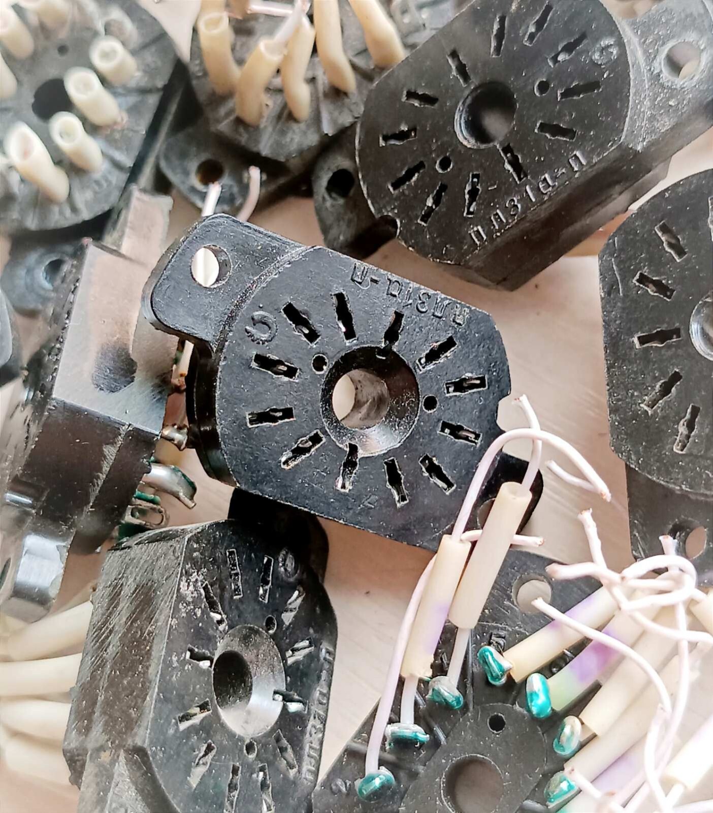10pcs PL31A-P Vintage Nixie Tube Socket for IN-12 IN-15 IV-22 USSR used