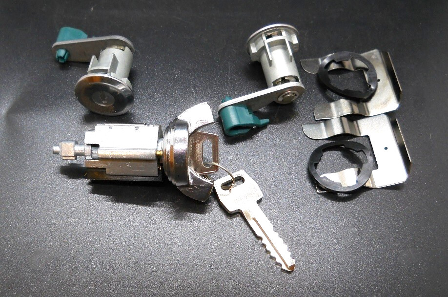 1981 THRU 1989 Ford Truck Pick-Up Ignition Cylinder Door locks with 2 Keys