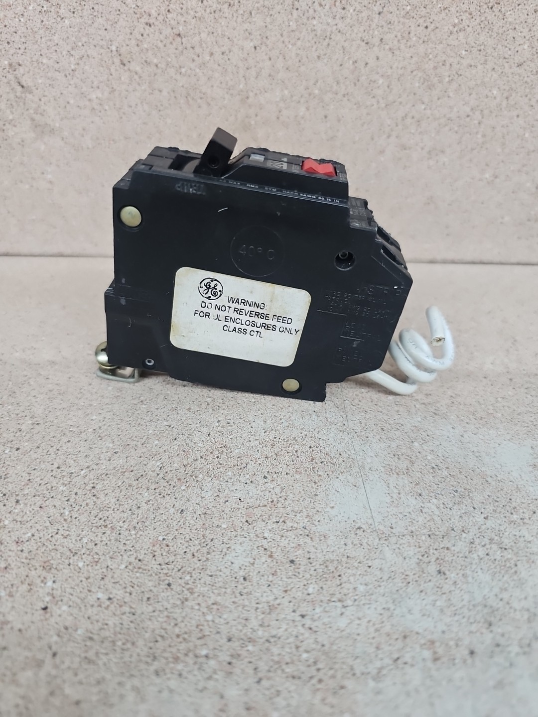 GE - THQB1120GFT - Molded Case Circuit Breaker - 20A, 1-Phase, 120V SHORT WIRE