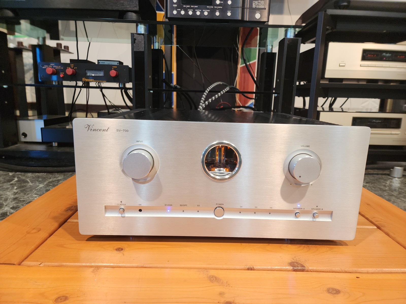 Vincent SV-700 hybrid amplifier