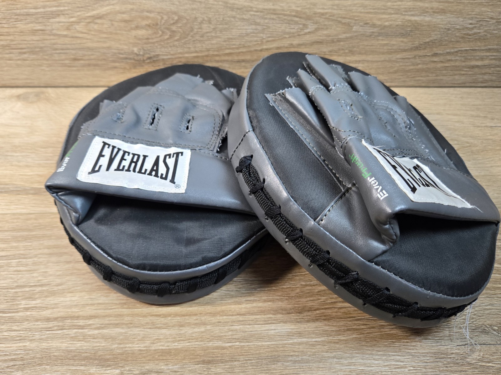 Everlast Boxing Fitness Punch Mitts Fitness Training Exercise Boxing Pad Rounds