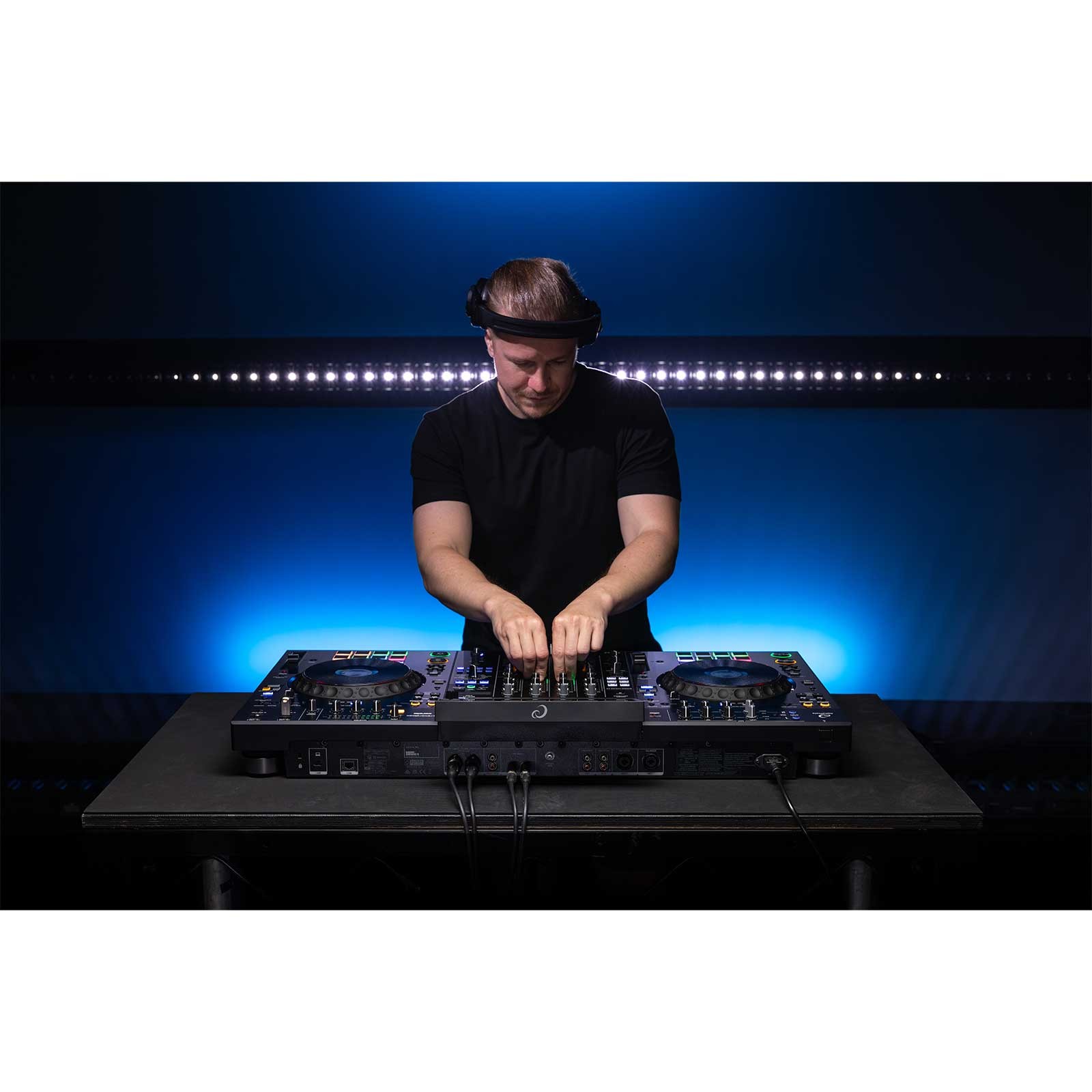 AlphaTheta XDJ-AZ All-in-One DJ System with Headliner Case Package