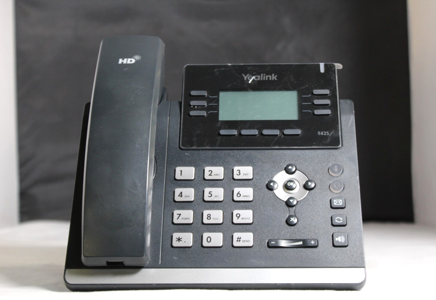 Lot of 10 Yealink T42S IP Office Phones w/ Handsets & Stands