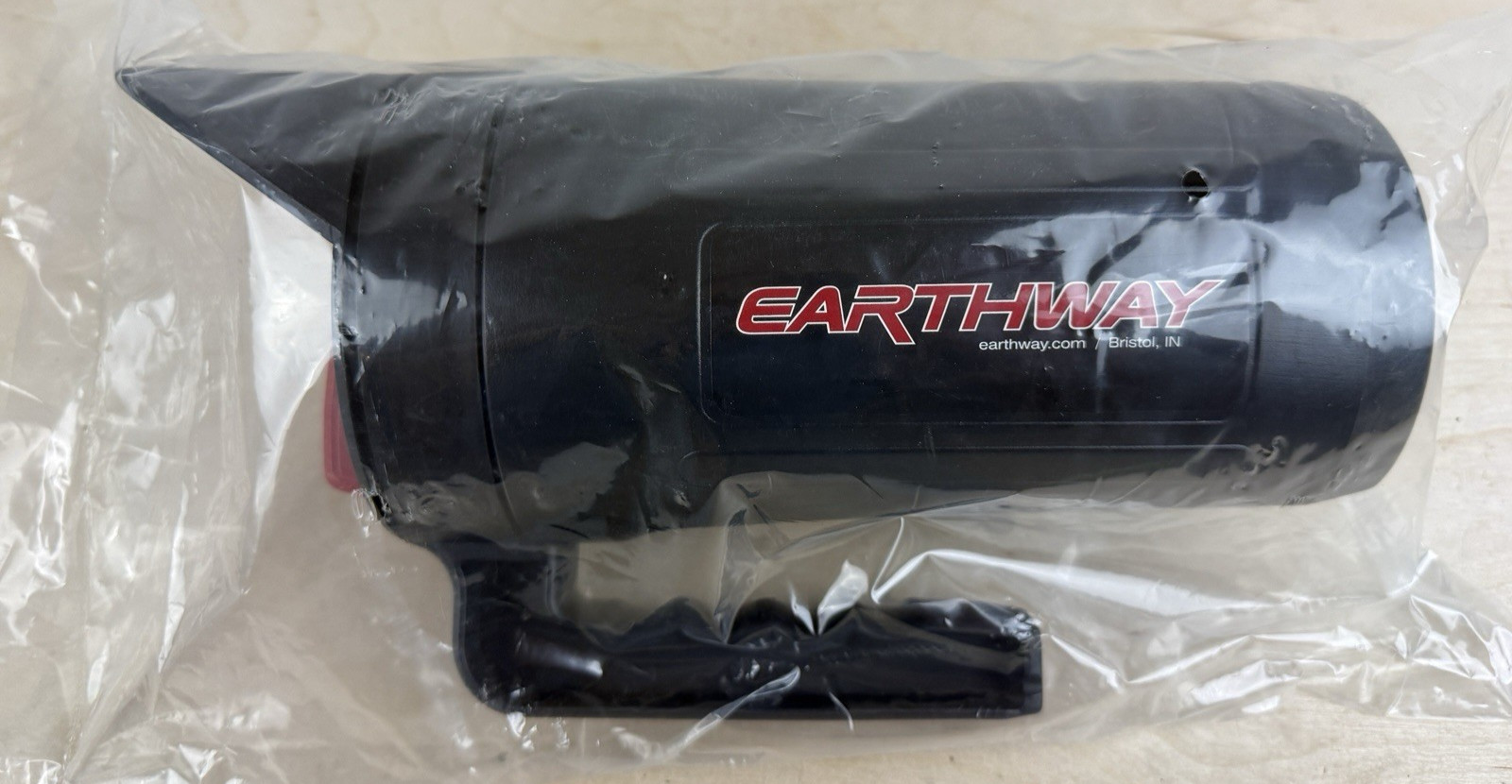 EarthWay 17002 Handheld Portable Plastic Garden Seed Earthshaker - 4 lb - NEW