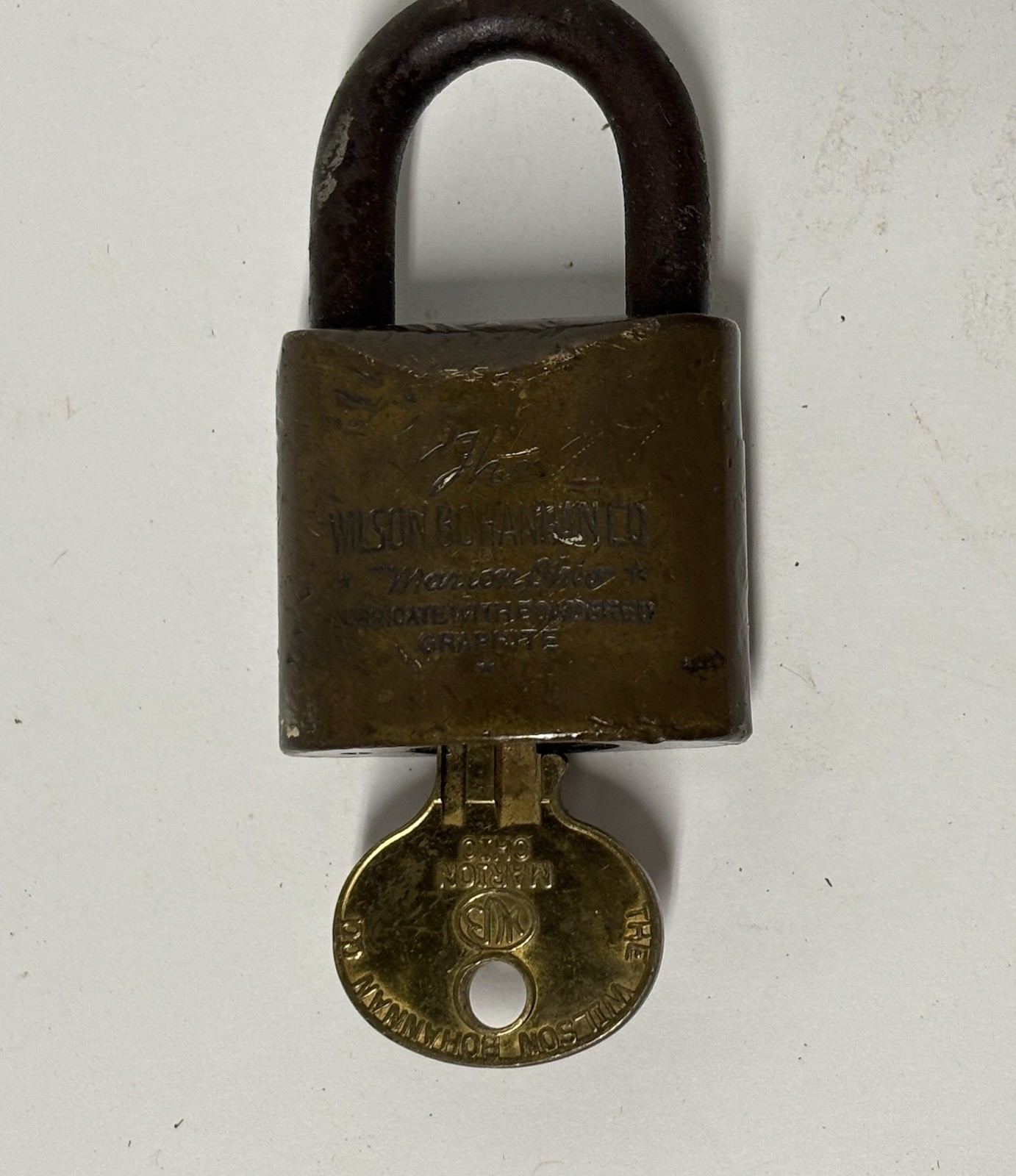 The Wilson Bohannan Mfg Co Keyed Brass Padlock w/Traditional Shackle & Key *READ