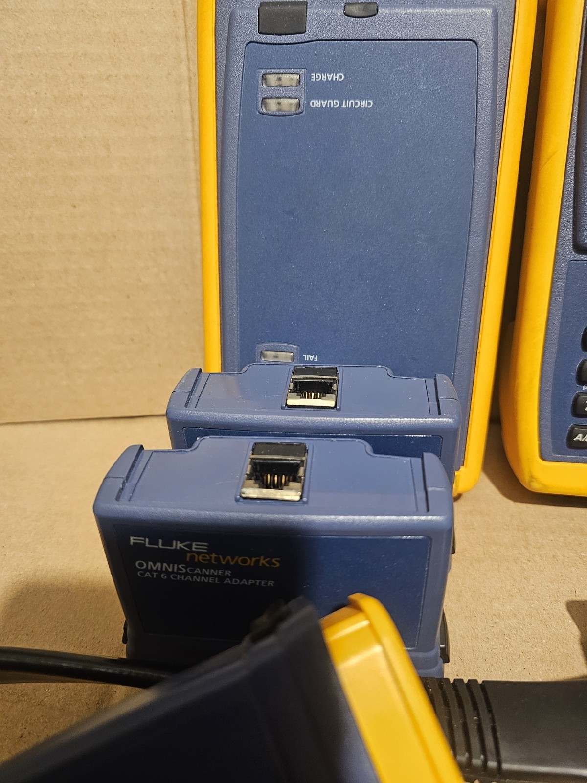 Fluke Networks OMNIScanner 2 Cat5 Cat5e Cat6 Certifier Tester Cable Analyzer V