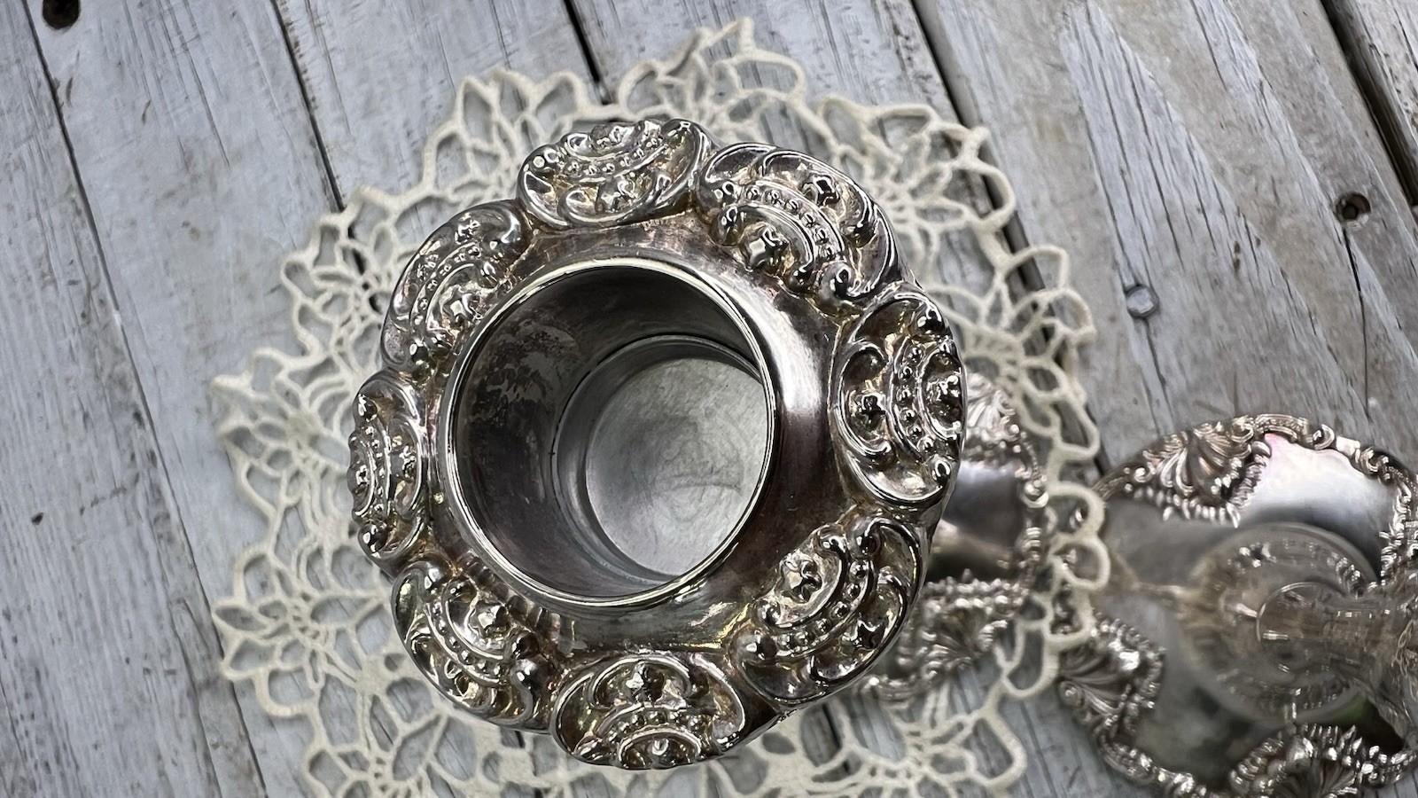 VINTAGE PAIR 2 GODINGER SILVER PLATED 8 25” CANDLESTICK BAROQUE GRAPE PATTERN 🩶