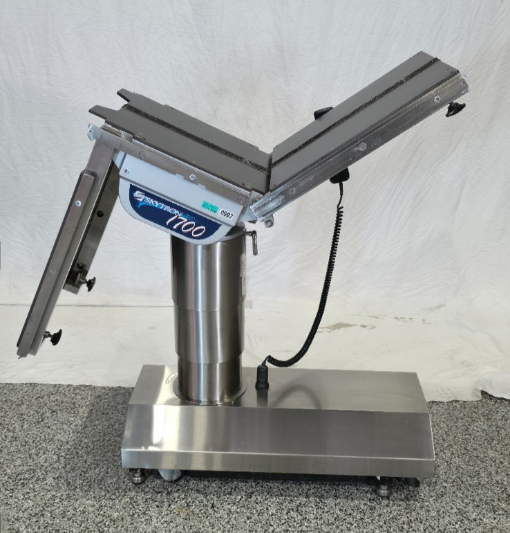 Skytron 1700 Surgical Table- Great condition! Fully functional