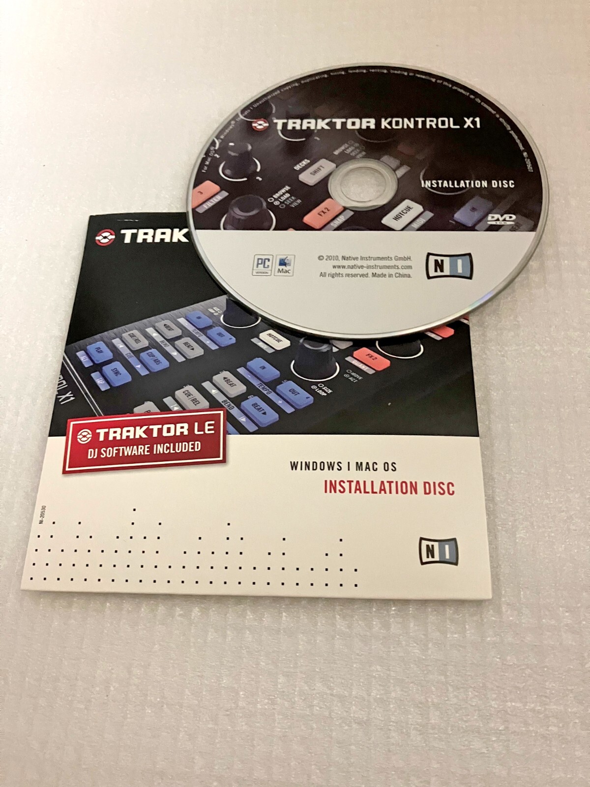 Native Instruments TRAKTOR KONTROL X1 MK1 Decks & Effects DJ Controller