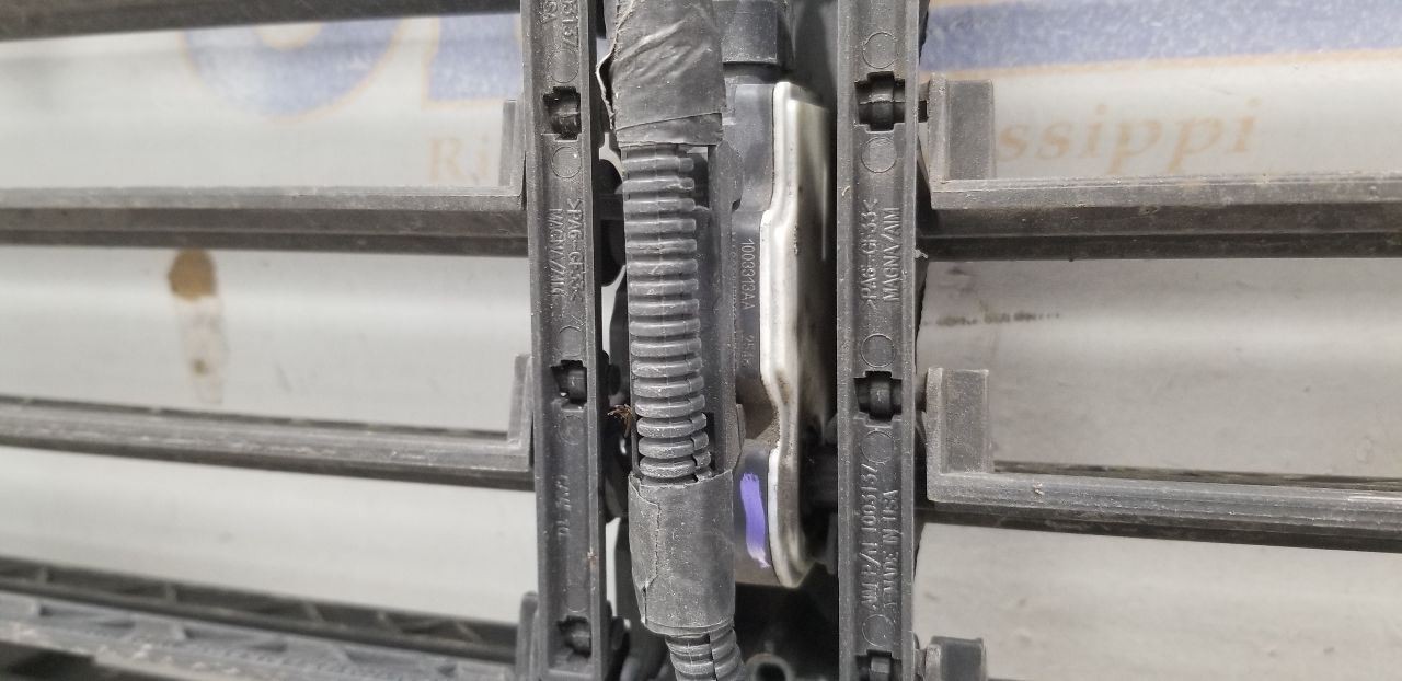 18 GMC SIERRA 1500 5.3L AIR SHUTTER