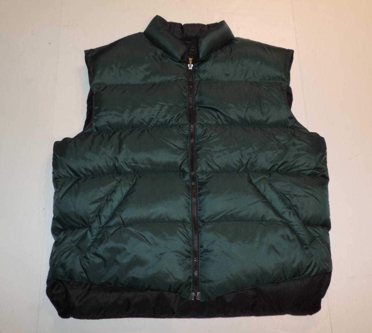 MEN'S LARGE BACK COUNTRY MOUNTAINEERING DOWN/FEATHER REVERSIBLE PUFFER VEST