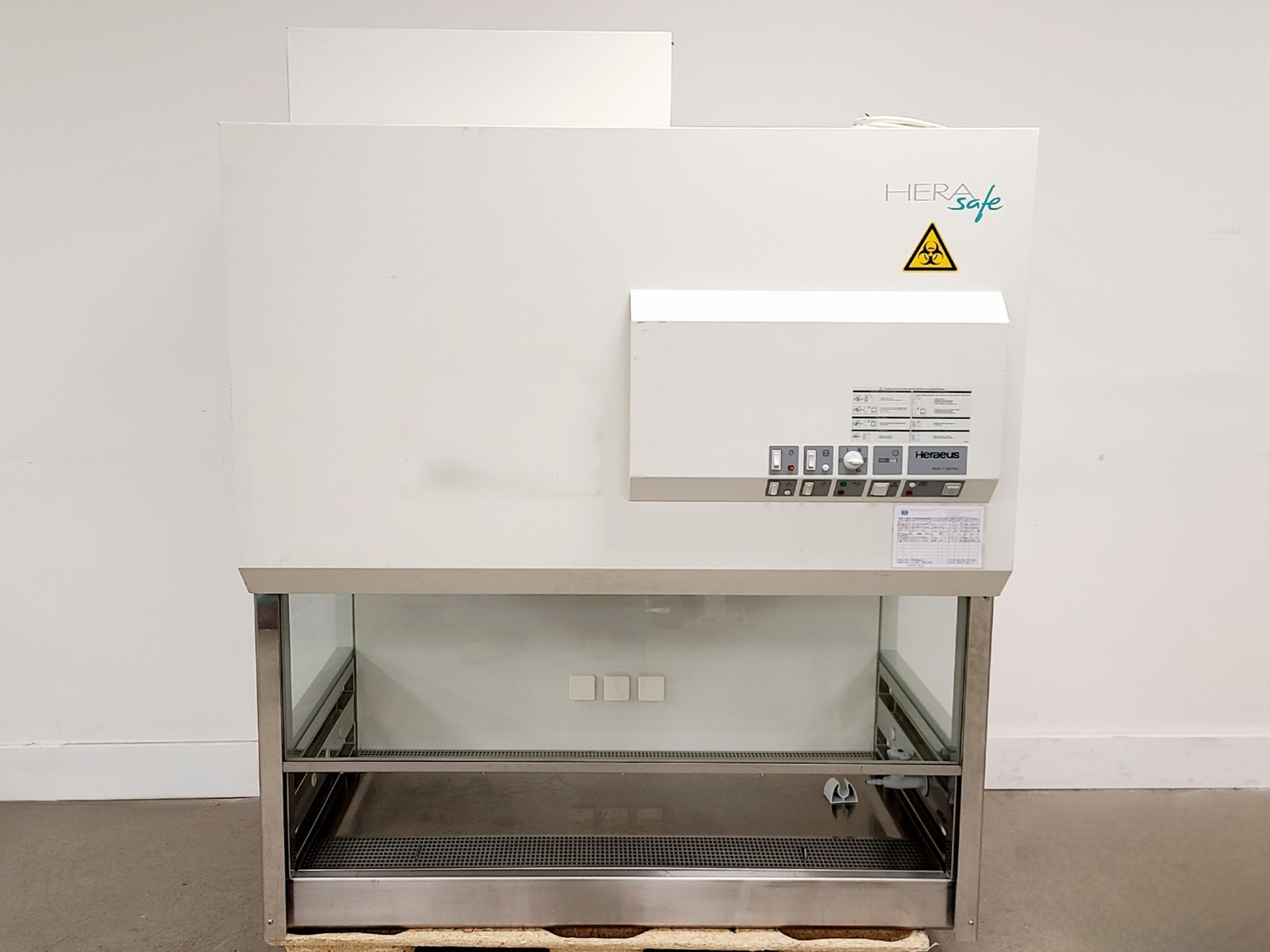 Kendro HERA Safe HS 12 Recirculating Class II Biological Safety Cabinet w/ Stand