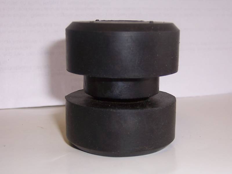 RUBBER ISOLATOR ENGINE MOUNT replace JOHN DEERE RE60720