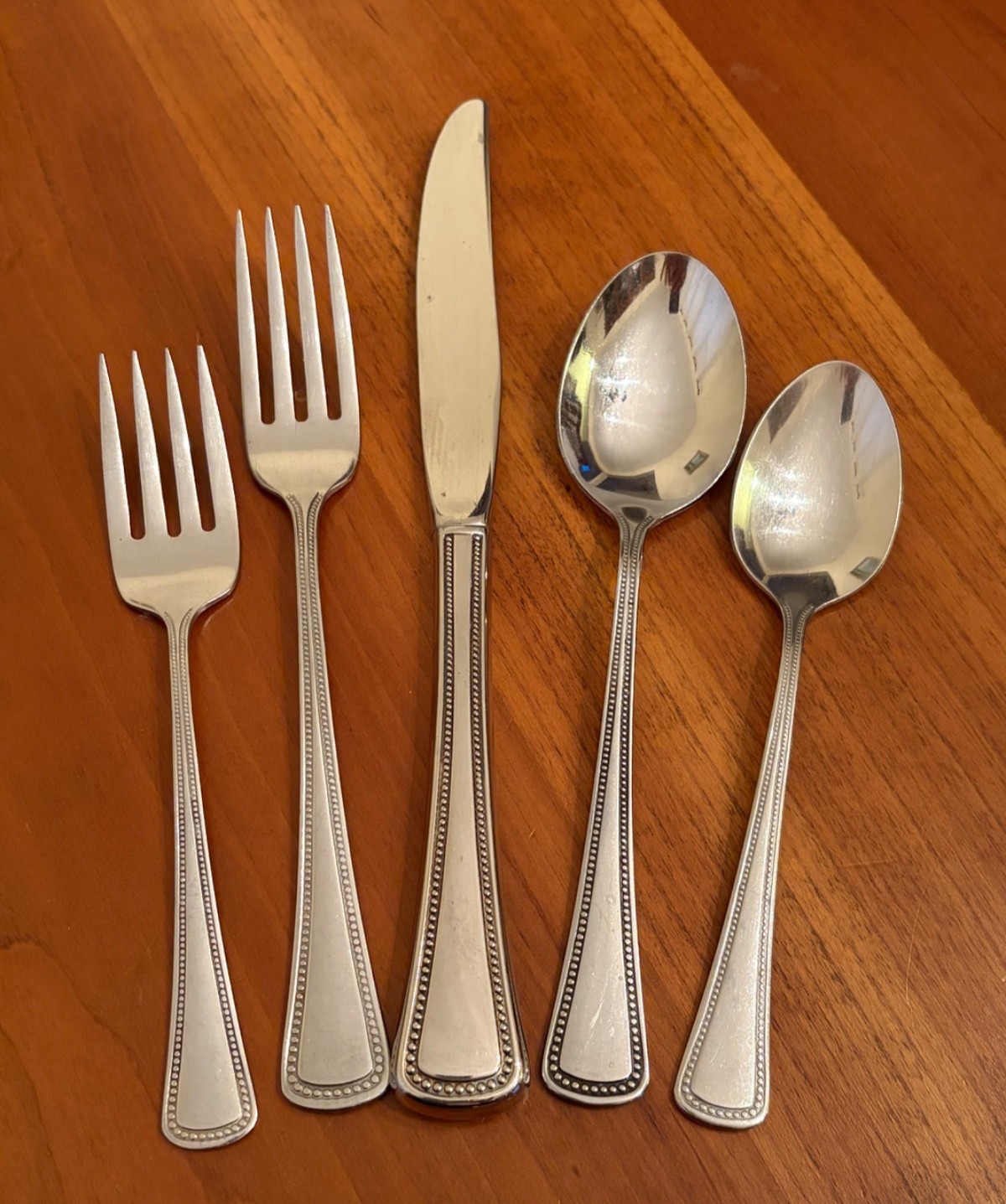 Oneida NEEDLEPOINT BEADED ARTISTRY  1881 Rogers Ltd Stainless Flatware Choice