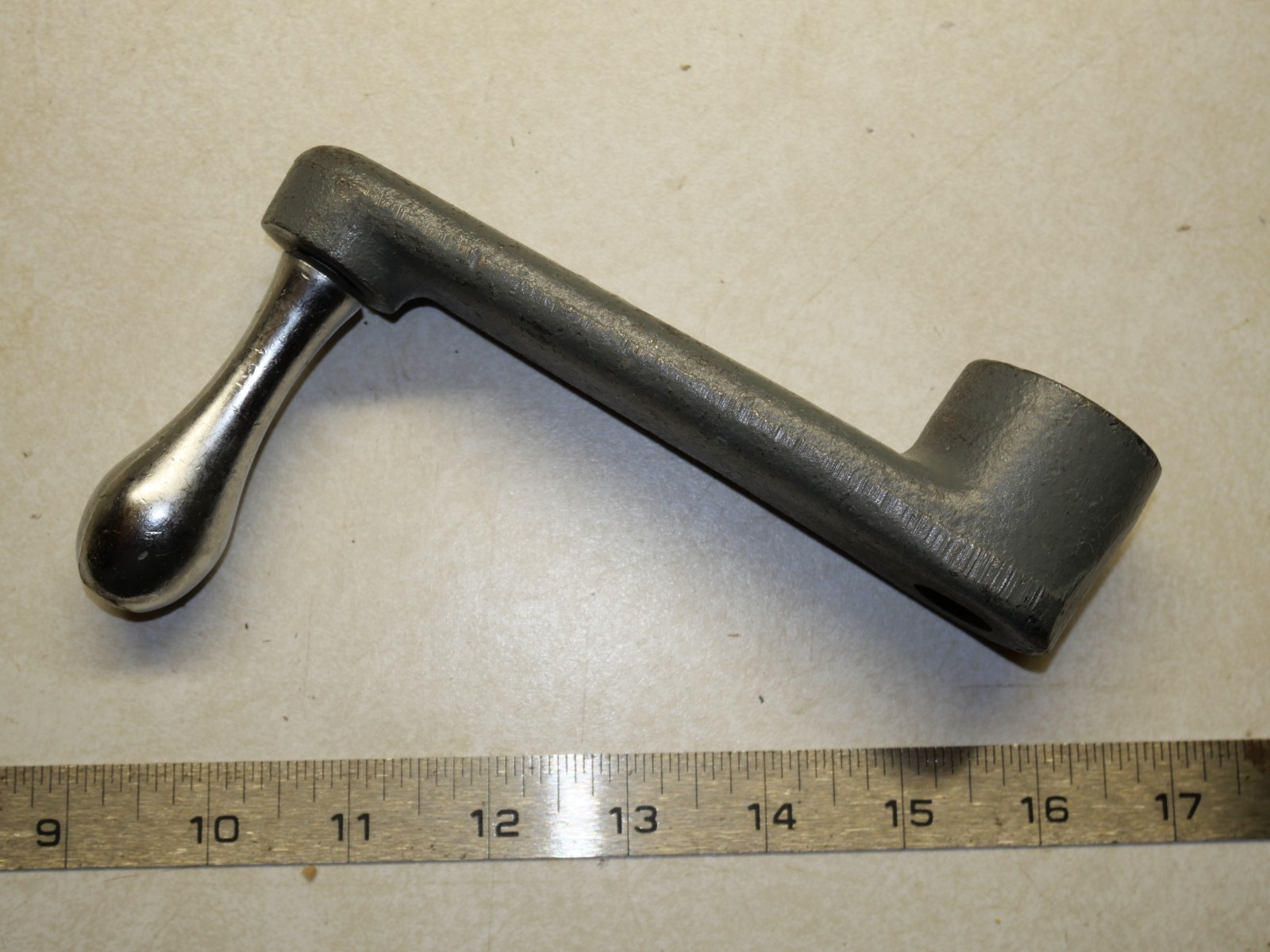 Delta 424-03-333-0001 Elevating Crank For Radial Arm Saws